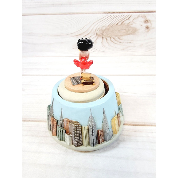 Vintage 1995 Betty Boop Musical Snowglobe I Wanna Be Loved By You - Vandor READ - Picture 5 of 16